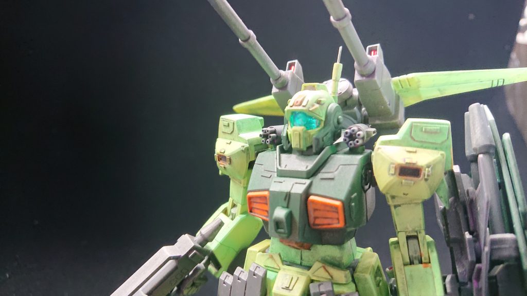 モノアイのように見えるのがネオジムです。あえて、モノアイに見えるようにしました。