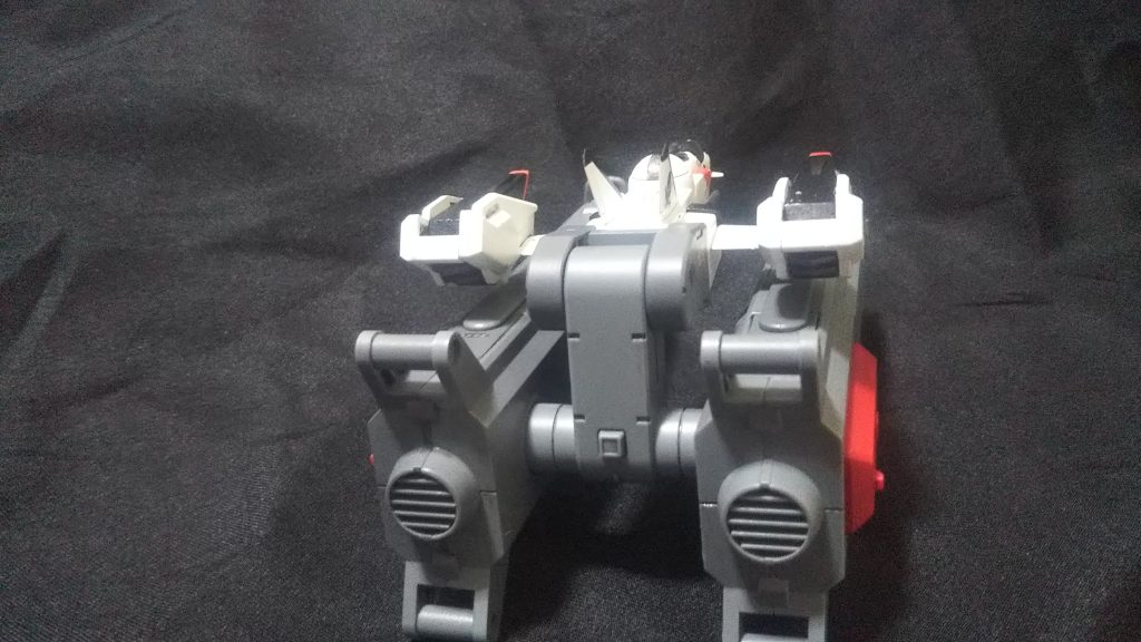 後ろはなんか早そう!羽のスラスターだけでストライカーパックを飛ばせられるか?