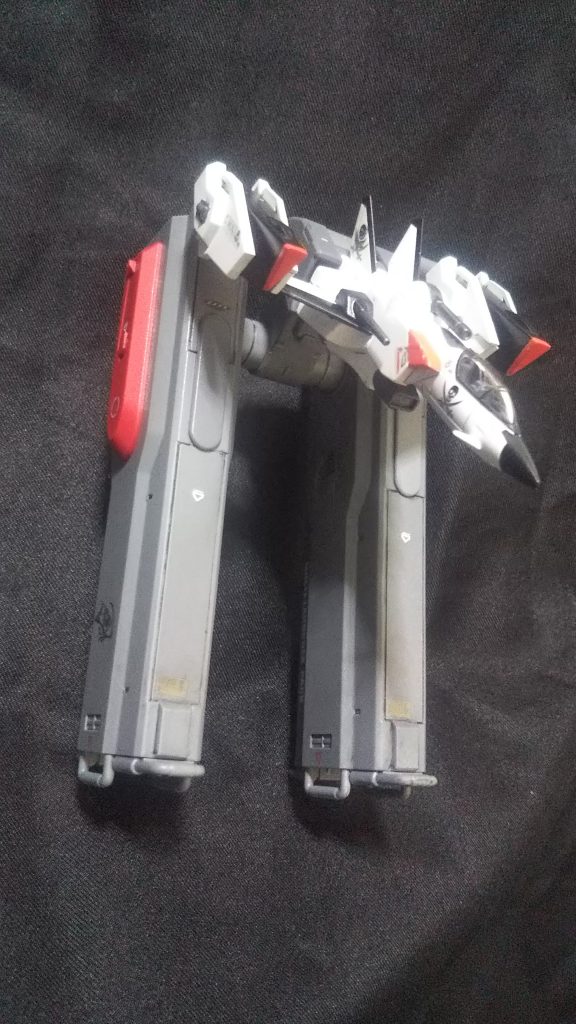 マルチランチャーだから中身を替えて爆撃?対地空ミサイル?08の震える山の前編のコアブースターのあれ見たいな?スカイグラスパー自体もミサイル積んでるけど…大は小を兼ねる、デカイほうが良いよね!