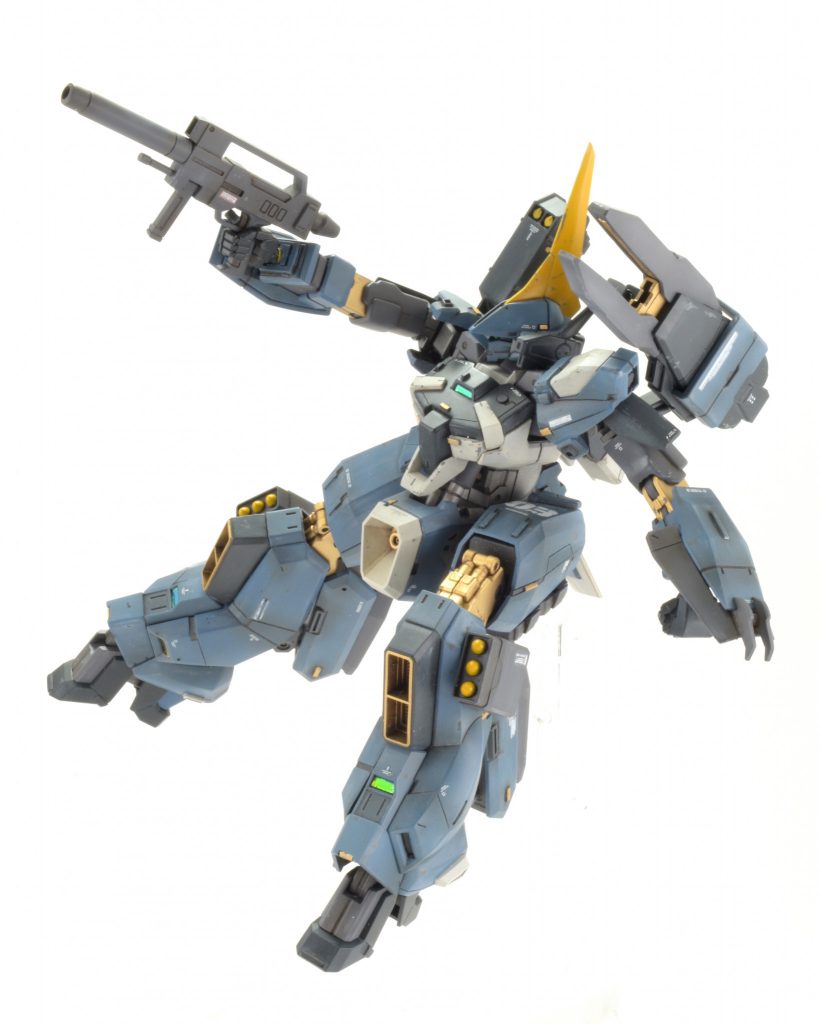 ビームライフルはジムⅢのモノ。バーザムって元々連邦系のMSなんだから武装はもとより各種消耗品も互換性あるでしょ。たぶん。