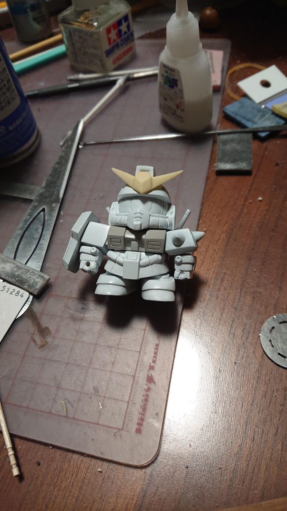 塗装は以下のとおりです。白:サフ→Exホワイト青:サフ→Exホワイト→スージーブルー赤:ピンクサフ→ブライトレッド黄:サフ→Exホワイト→サンシャインイエロー灰:サフ→軍艦色黒:Exブラック