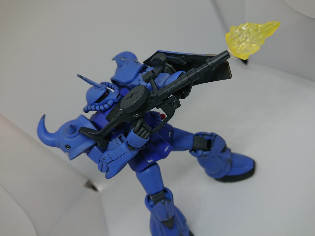 ザクマシンガン装備。