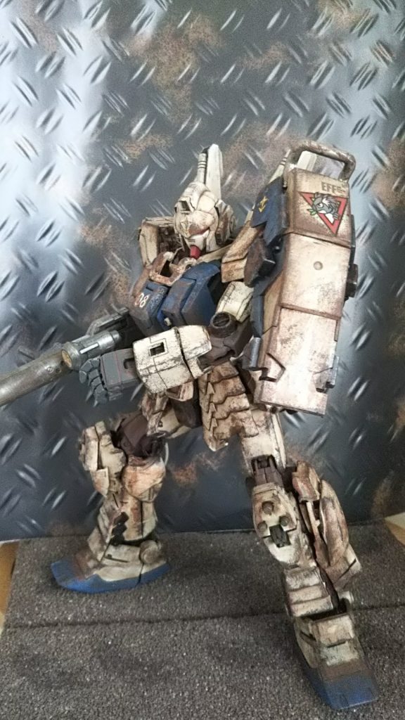 なんとなくガーベラのデカイライフル持たせてます。