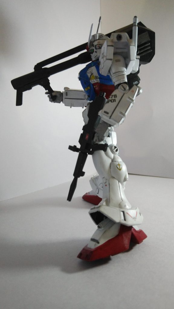 それでも頑張って持たせてみる。それなりに大きな武器なので迫力はそこそこかと