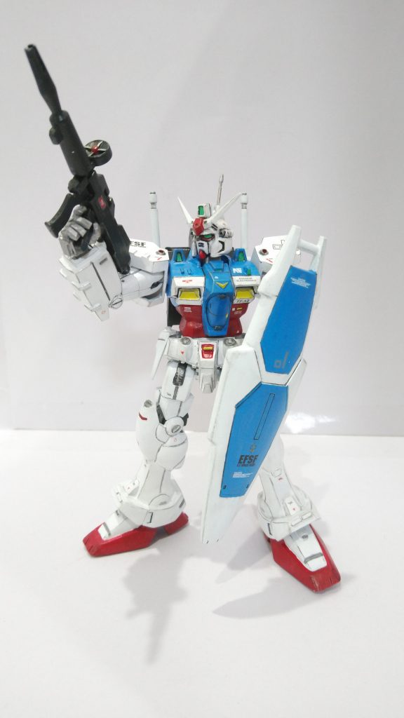 ライフルとシールドを装備！手首はいつものようにランナーで自作、サーベル基部も作り替えてます。頭部のアンテナはスプリングに変えて折れないように加工しております✨