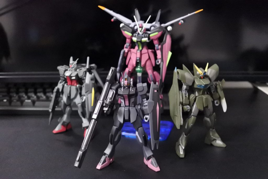 ファントムペインの量産機で。皆、悪そうなカラーリングで格好いいです。