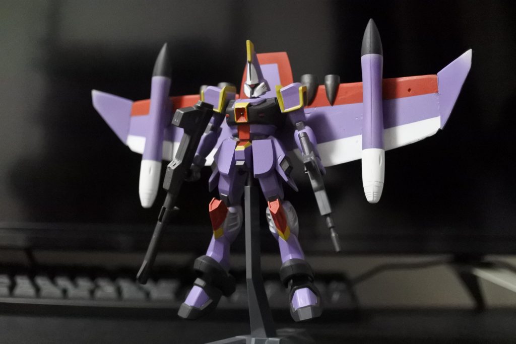 差替なしで主翼を展開できます。ランナーの切れ端×2にアルミ棒を挿してヒンジとし、翼に溶着しました。