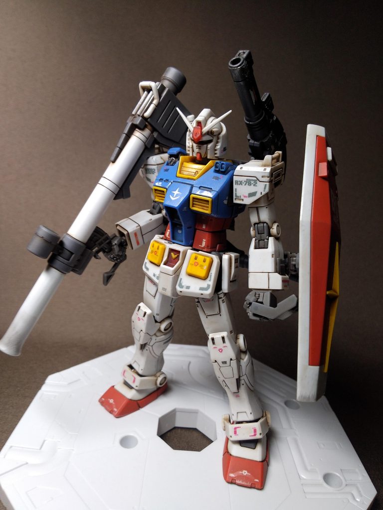 正面から。今回はデカール多めで、軽めに汚しで仕上げました。