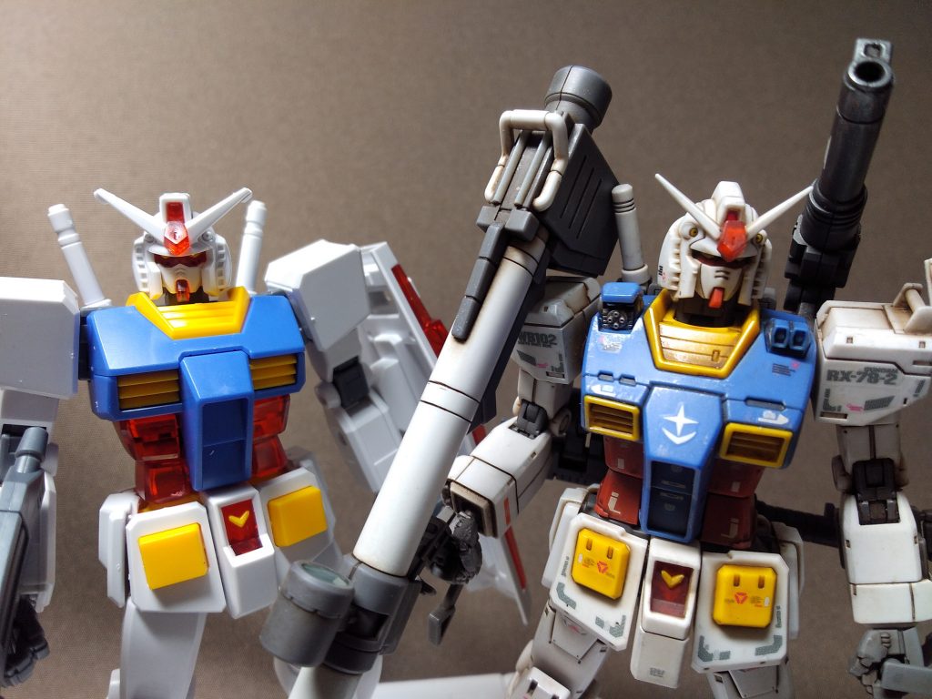 EGと並べてみました。角の赤い部分と股間のV字と周りの赤いところは他のEGから奪いました。