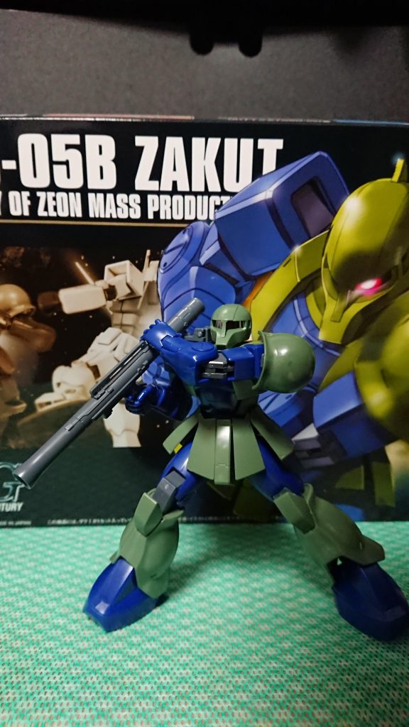 初期型のザクバズーカ反動軽減のためにラックが肩に付いてる設定が凝ってて良い