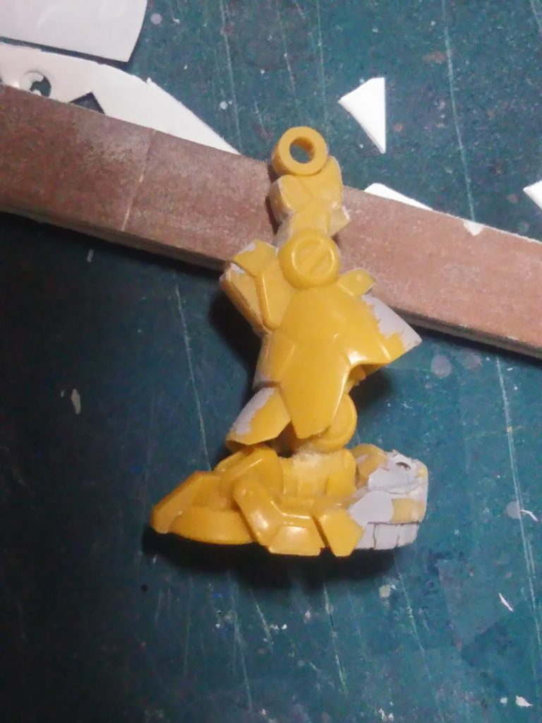 一見膝が動かなさそうな、前後のシャフトを切除、他も色々切除。