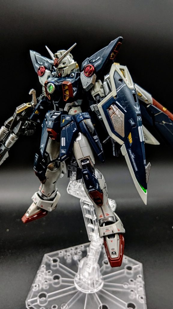 全体的に暗めの色にしてみました。配色に悩み何度も色を塗り替えた為、パーツが破損したりムラが出来てしまったりと反省点の多い物になりましたが、なんとかまとまってくれたかなと思っています(^_^;)