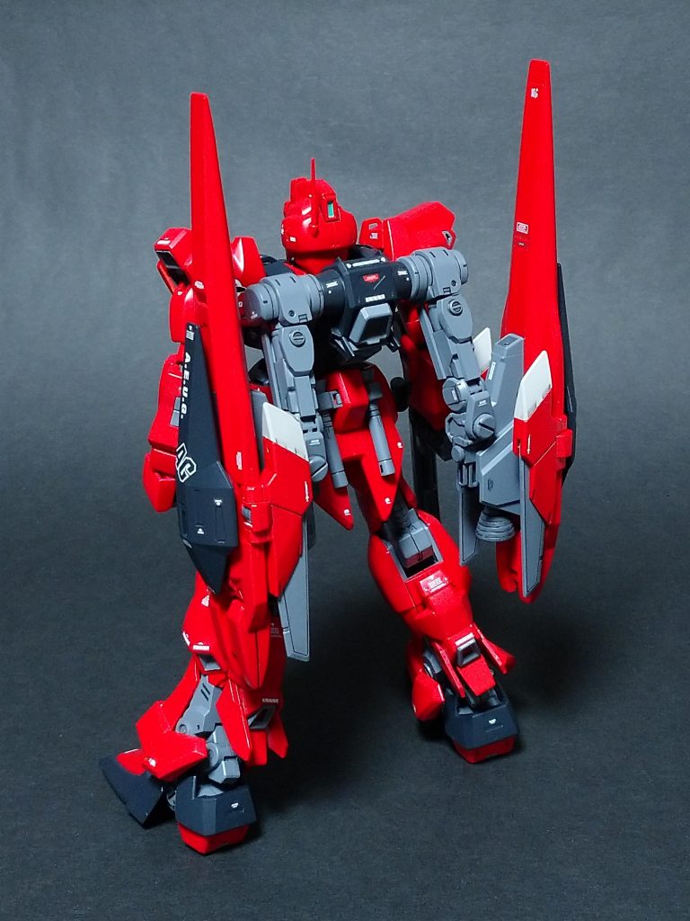 バインダーはオーライザーのまんま。バックパックはフリーダムのものにグレイズの腿付け根+腕フレームをプラ材でデコって取り付けてます。