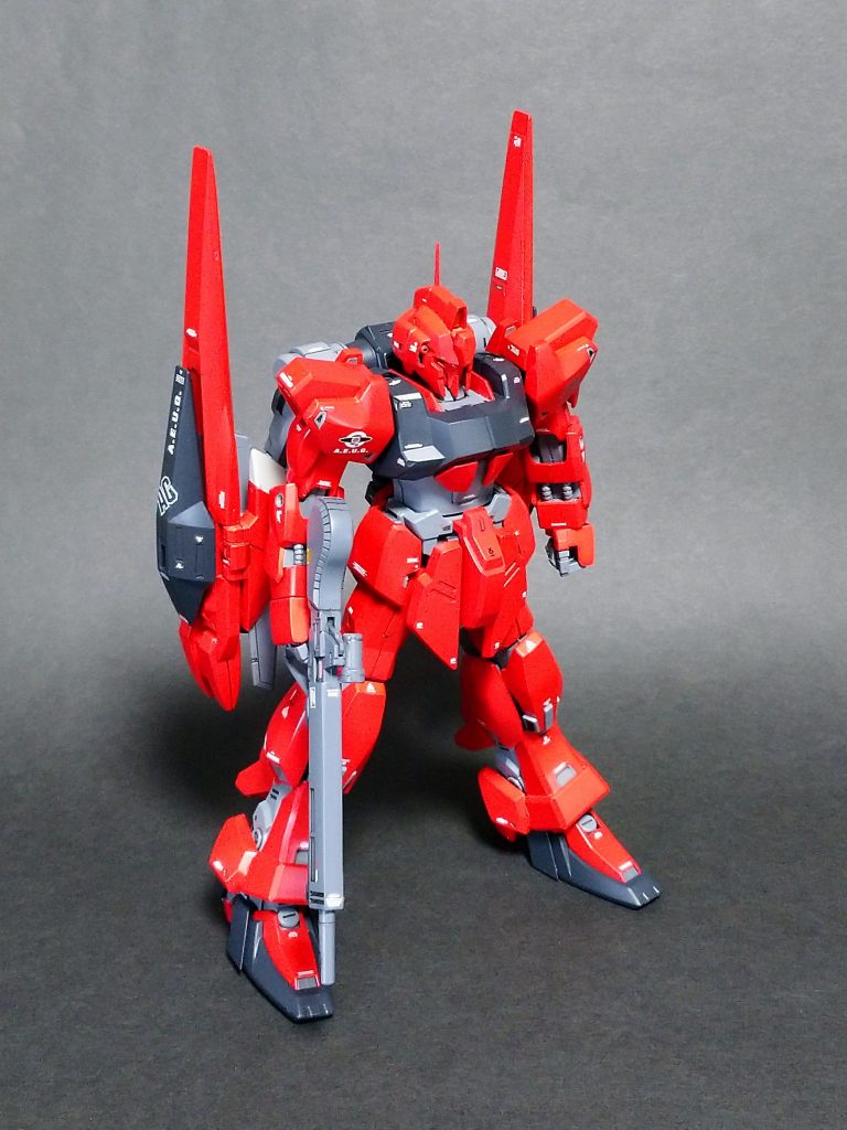 ネモの肩が手に入らず手足は百式のままなので、弐型に壱型のバインダーが付いてるような雰囲気です。膝〜脛はガンダム5号機の外装をフレームを削って取り付けてます。