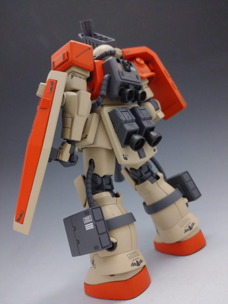 カラーリングは陸戦型ジムを参考に。濃紺タイプとどちらかで悩みましたがオレンジはジオンで見てないのでこちらに。クセも強くてオレンジにして良かったと思います。