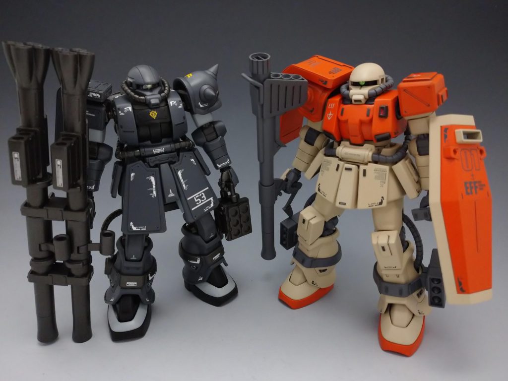 前に作ったジャンクザクとボディの違いや色でずいぶんボリューム差がある様に見えますね。