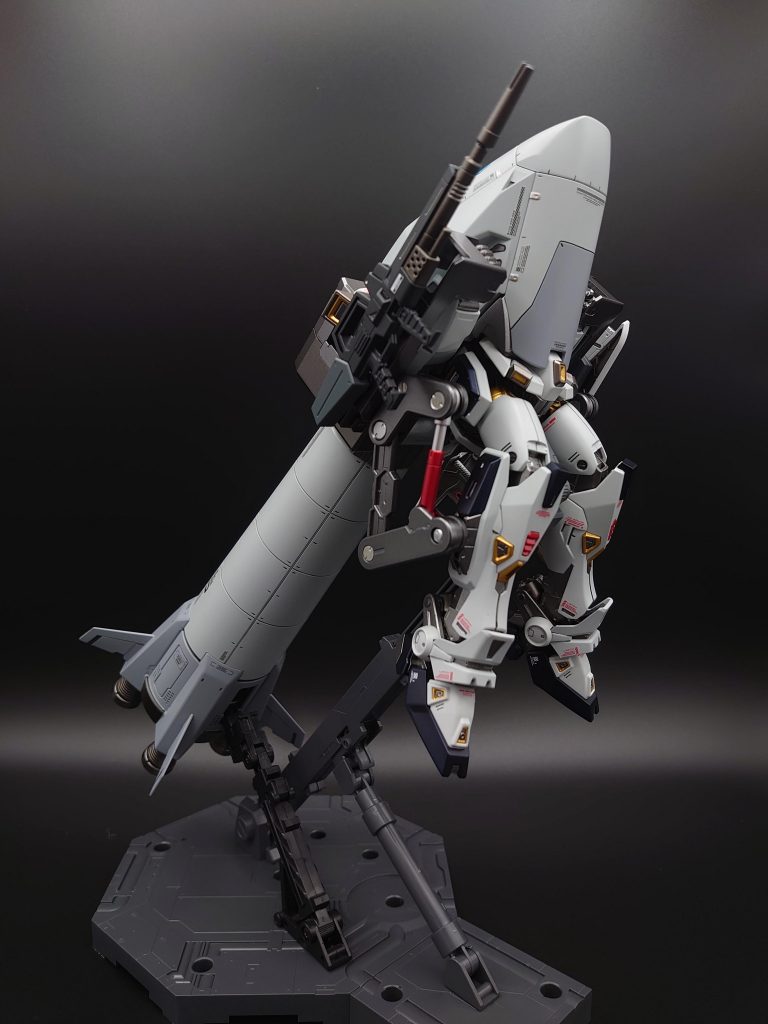 塗り分け、部分塗装、デカール程度の基本的な作業のみですが愛嬌とかっこよさが組み合わさって良い感じになってくれたと思います