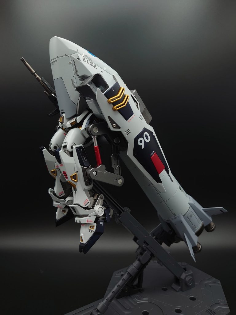 箱を開けた瞬間からネタ臭漂うこのキットをなんとかかっこよく作りたいと思いできる限り楽しんでみました。