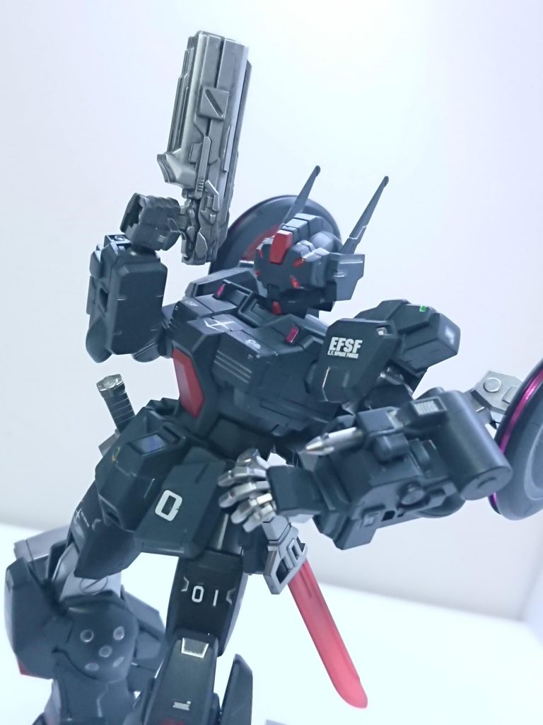 ハンドガン追加武装の一つ。取り回しの良いハンドガンで速射性が高く牽制・局所攻撃に用いられる。