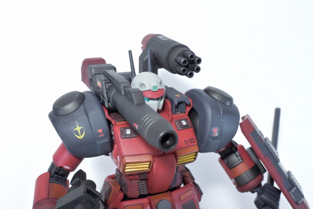 ビームキャノンはビルダーズパーツから、ビームなら平射だろうということで胴体とピッタリ合うように加工と位置調整をしました。が、あまり見えない…ガトリング砲はGBNでの装甲ジャンケンを考慮して実弾設定。胴体側の空きペイロードにはマシンキャノンも載ってます。