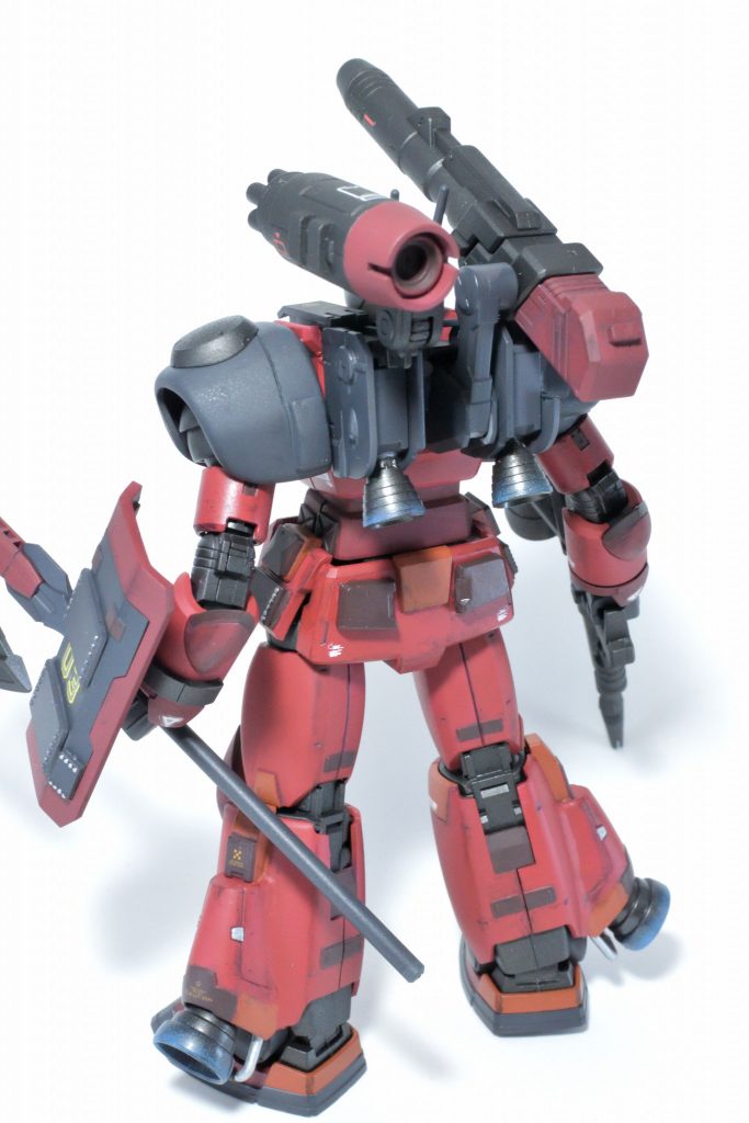 リバイブ版ガンキャノンの細身スタイルは若干好みと違ったので、ORIGIN版の腕と脚に差し替えました。手首のボール軸を太らせる程度のお手軽MIXですね。モールドが増えてシールドも付くのですごいお得感。