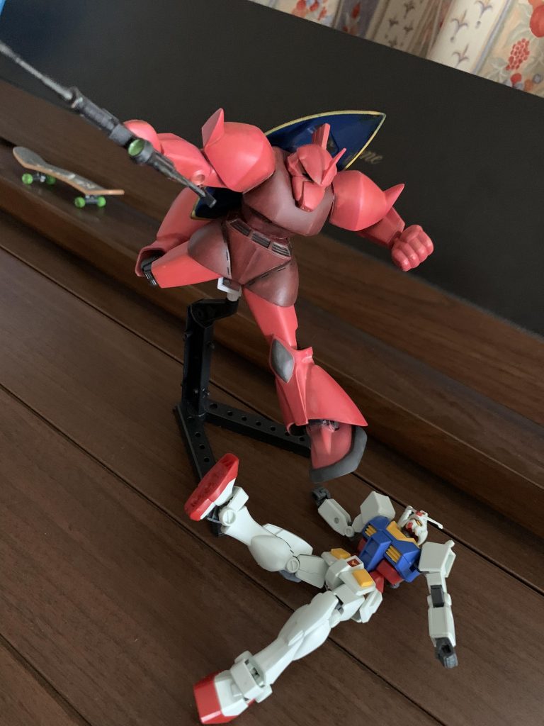 エントリーグレードに蹴り。