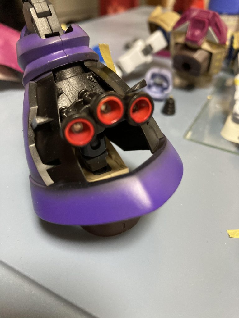 脚部はこんな感じに開口状態にしました