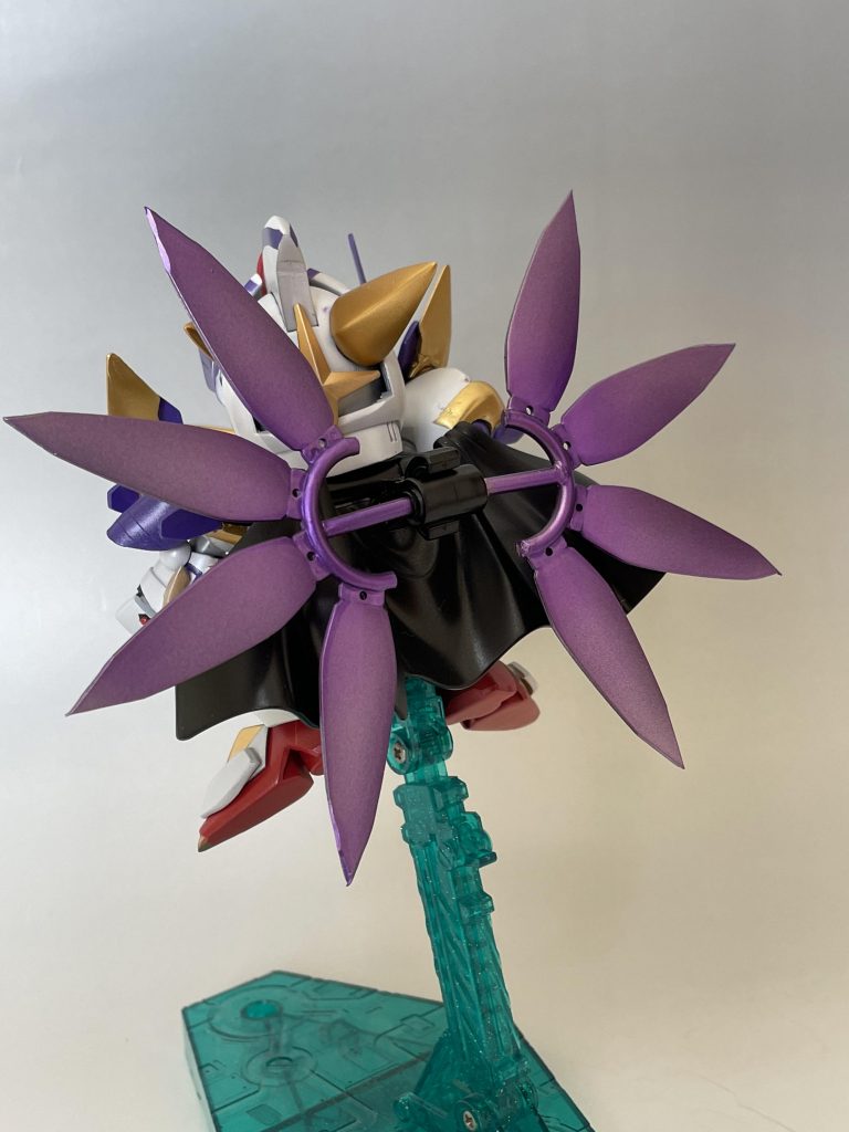 オマケでリフレクターパック風の羽を作りました。ランナーと余っていたクリアーパーツを使っています。