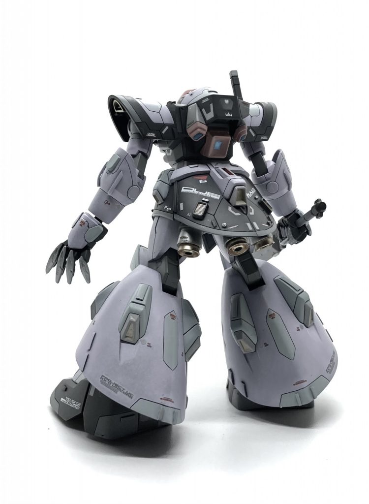 スカート裏のバーニアも余剰パーツで延長し、ボリュームをもたせましたがあまり目立たない仕上がりです😭