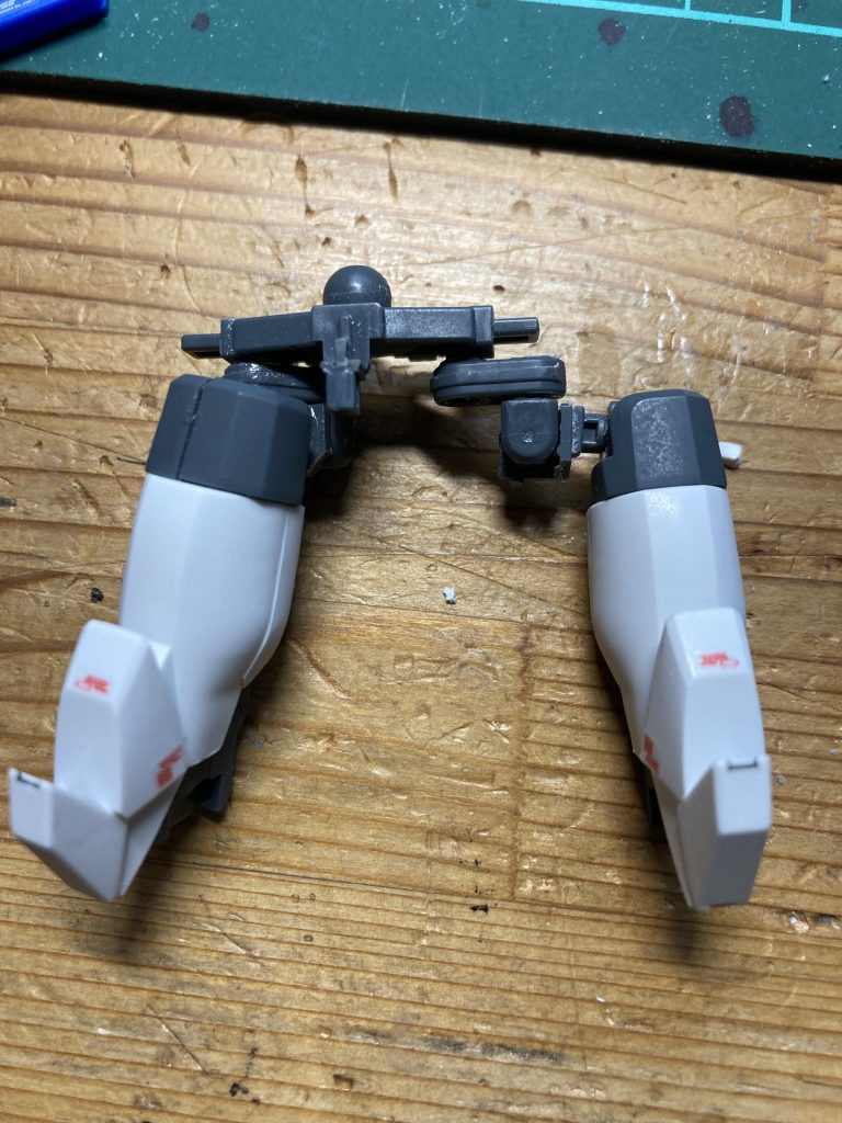 股関節には多関節機構を採用し、変形時のパーツ変更をオミットした。それにより、変形の煩わしさを解消することが出来た。