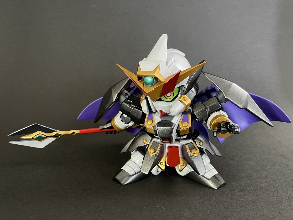 「デュナメス、目標を殲滅する…バズ!!」両肩に装備したシールドは魔力をためることが出来る魔具。懐かしの魔法を使いこなします。