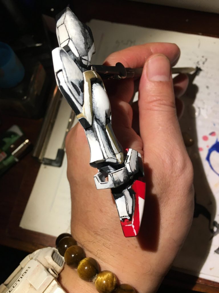 メインにくる左脚は何度も塗り直しました。