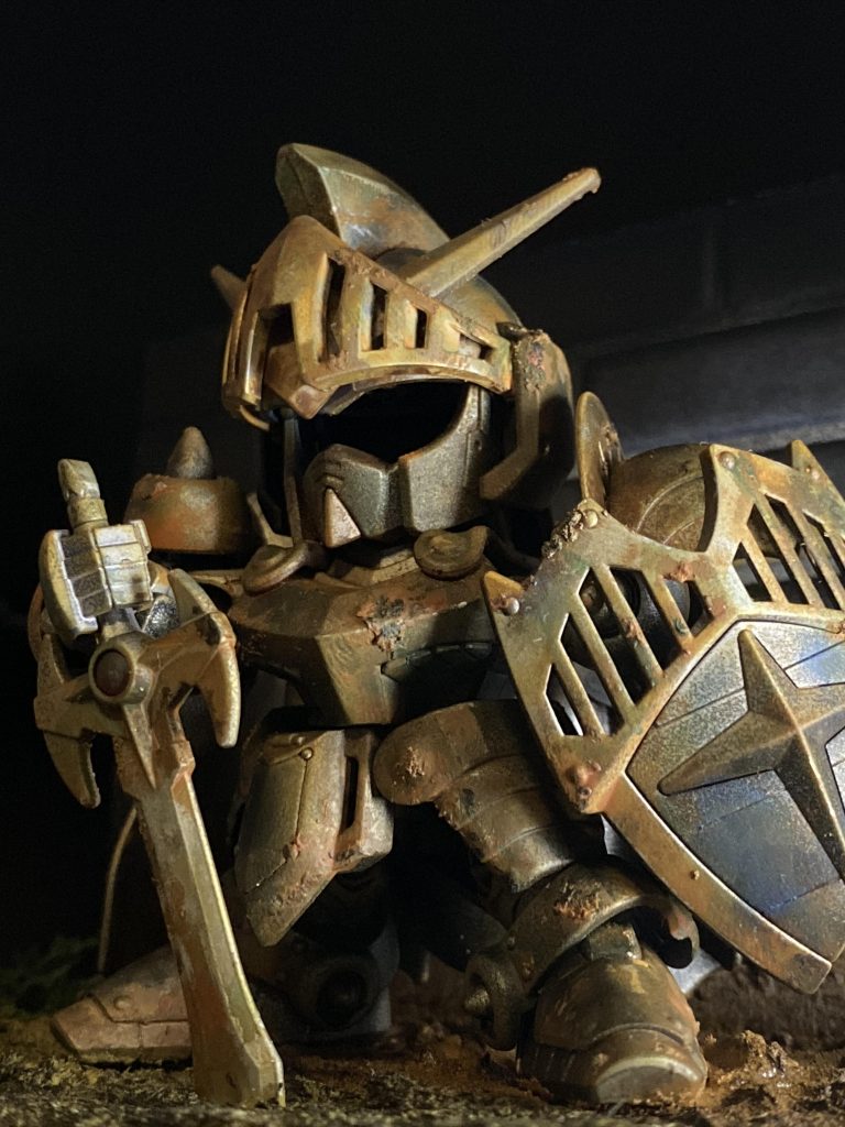 金属が錆びて盛り上がる感じや色を実物の錆を見ながら塗装しました。