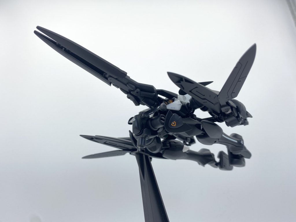 変形した裏側もかっこいいです