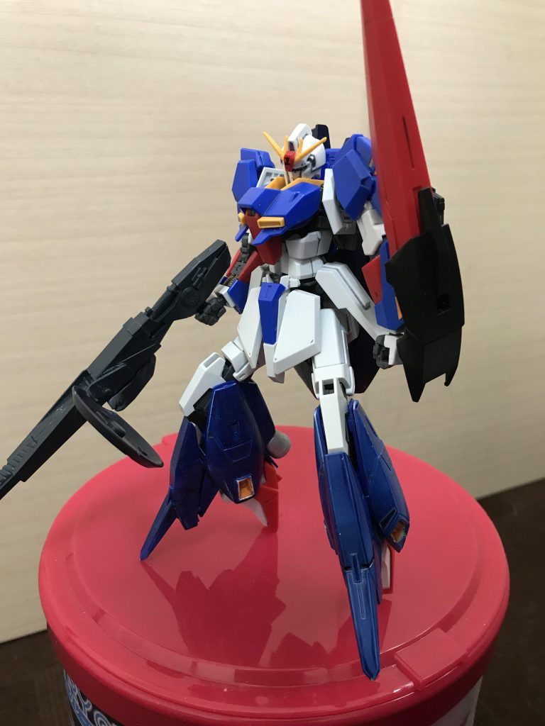 足のスラスターを重点的に強化パーツはハルートの足の装甲を使用してますまあその結果、足の…なんていうですかね靴?を通常時は開いているんですけど開くと立てなくなっちゃうのでウェイブライダー形態の靴?の状態を維持してます