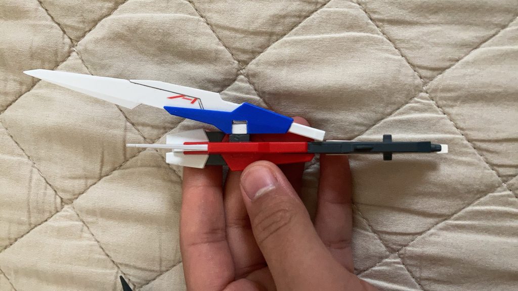 本機最大の特徴とも言える複合兵装のシグマバレットです。こちらは3つの兵装に分離する事ができ、戦況におおじてそれらを使い分けることができます。これが両腕部に搭載されております。