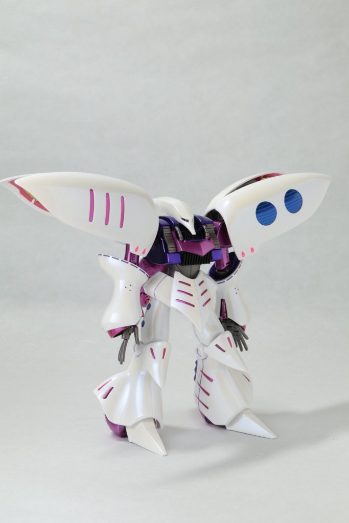 説明書の作例写真にも残ってる頭部の目の後ろにパーツの合わせ目を、頑張って無くしました。そこは自画自賛