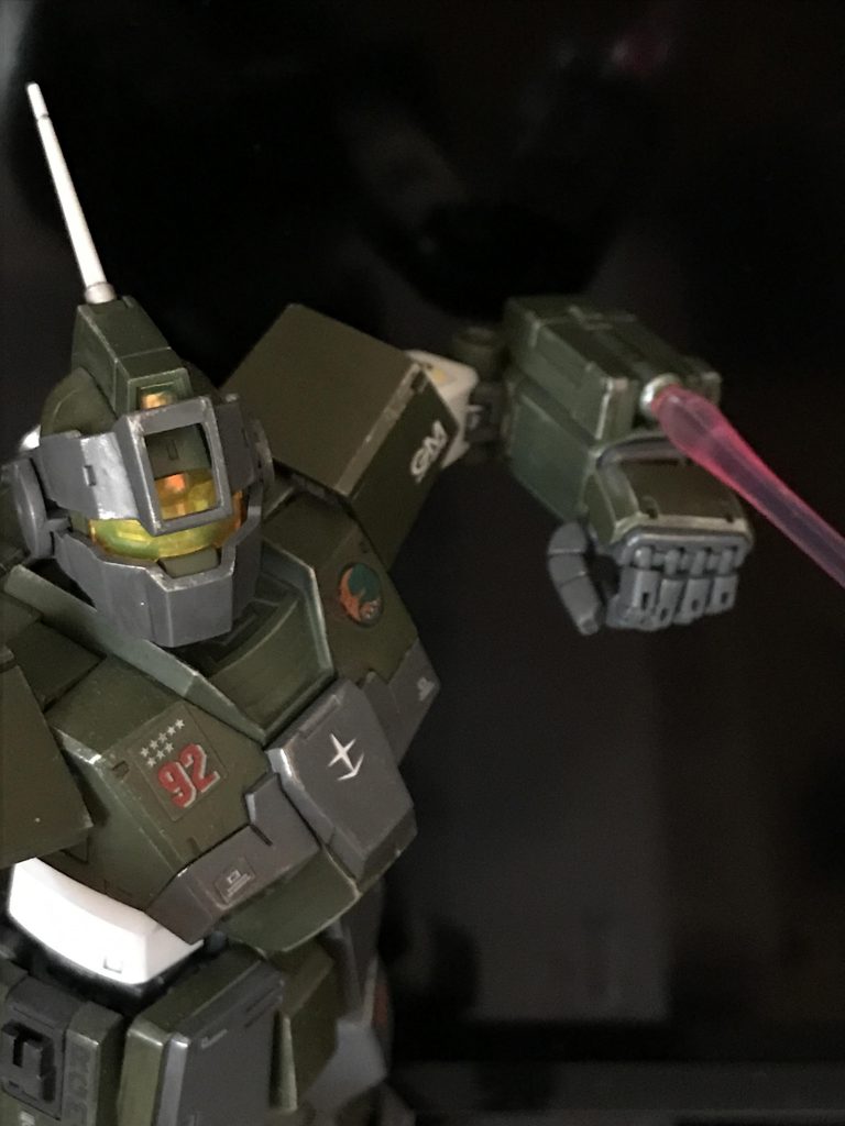 サーベルボックスはオリジナルの設定に基づいて、左腕に取り付けました。やっぱりこっちがしっくり来ます。