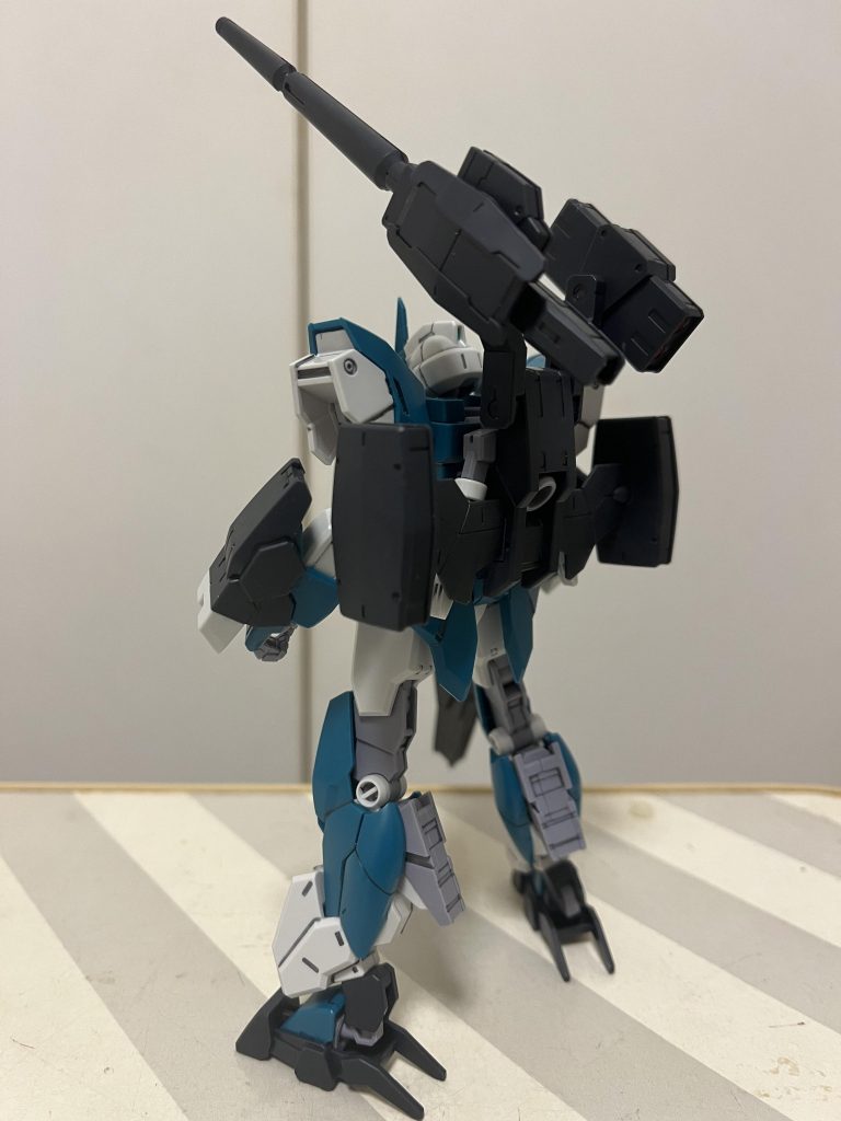 なんとなく、左手にも何か銃を持たせたい感。