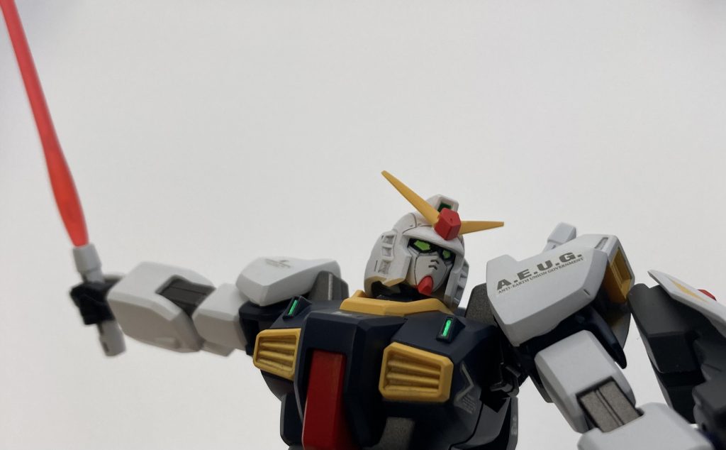 うまく誤魔化したつもりですが、ライフルとバズーカという、劇中主力武器を無くしているという始末…