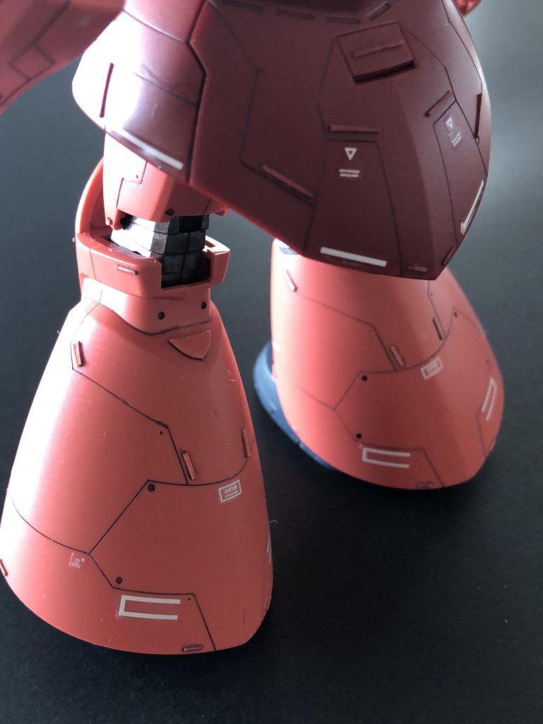 スカート、脚部も面積が広いのでスジ彫りが楽しかったです。