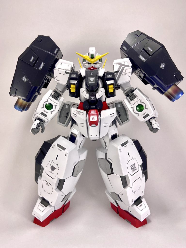 フロント配色は、白の箇所に少しグレーを差し色してます。あとはアニメカラーです。あとスジボリを追加してディテールアップしています。