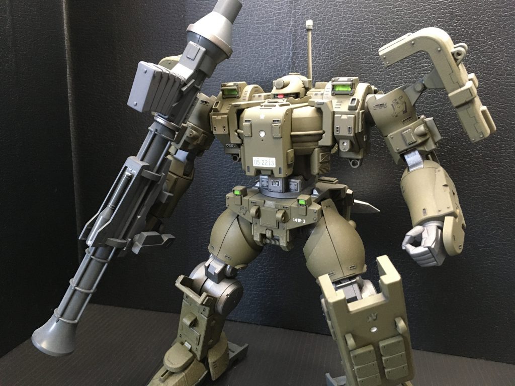 あ…、こっこれは攻撃兵装ではありませんッ！何か人道支援的な物資を撃ち出す用の装備ですっっっ！！ Σ(ﾟдﾟ；)