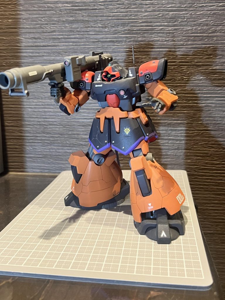 トローペンから胸の形状やら足の装甲形状やら色々変更してます。　　ラケーテンバズも防弾板を取り払って、形を変えてます。