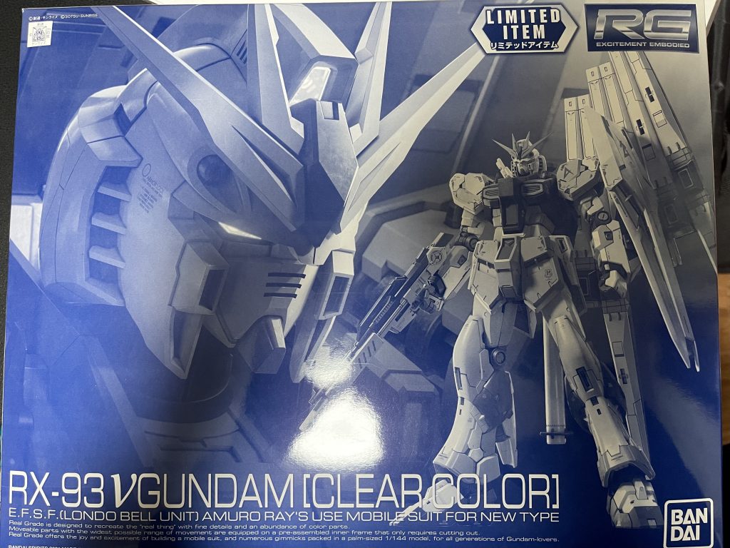 近くのガンダムベースで定価でゲットしたもののクリアバージョンがあまり好みではなかったので、思い切って自分で全塗装しようと思いこのキットを初めての全塗装機体に選びました笑