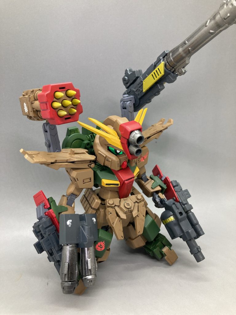 バックウェポンを装備した形態顔ごと入れ替えることで瞳アリも再現できます。