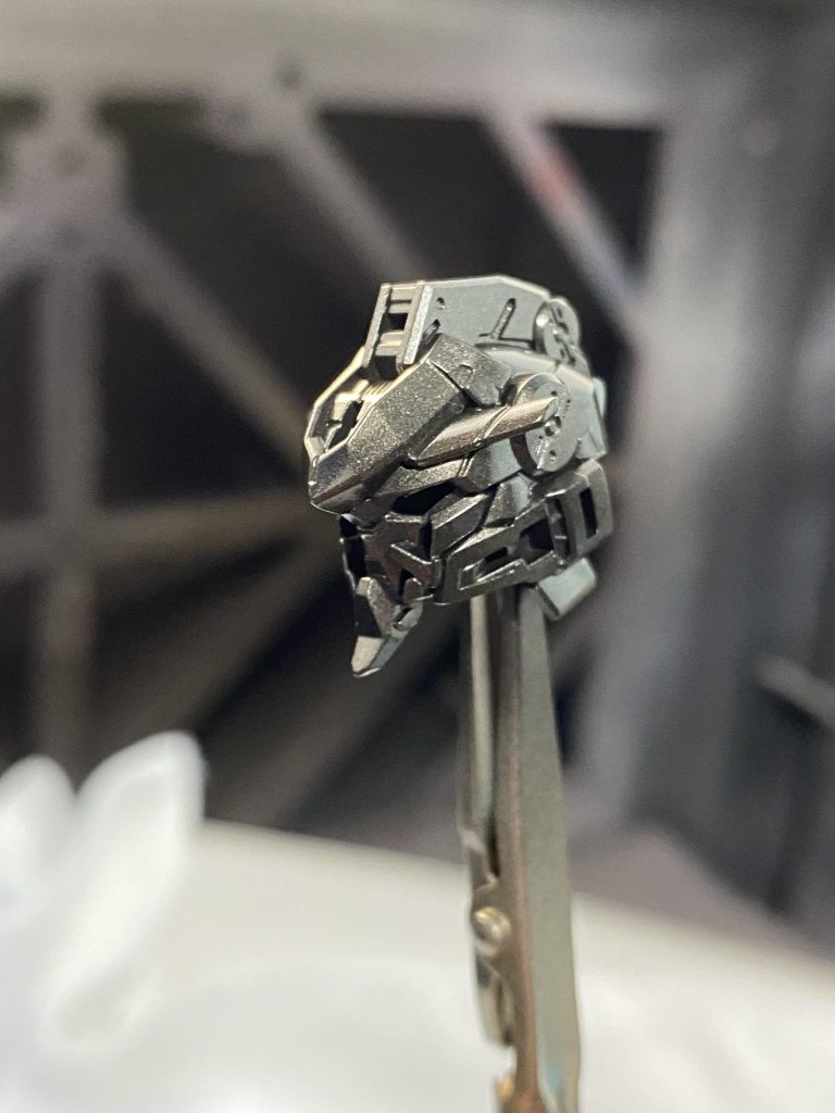 最後は頭部。HGバルバトスのフレームも驚きましたが、MGだとより細かく、情報量は多くあるので非常に満足しました。今度は自分用に作ってみようと思います。