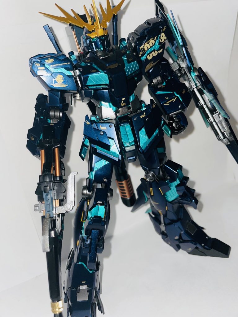 スタイル改修は、首の延長、肩の大型化and位置上げ、腕の短縮化、太もも短縮化、かかとの短縮化、胴体延長、顎の延長などを行いました。また、随所にメタルボール、パイプ、マイナスモールドでディテールアップしています。