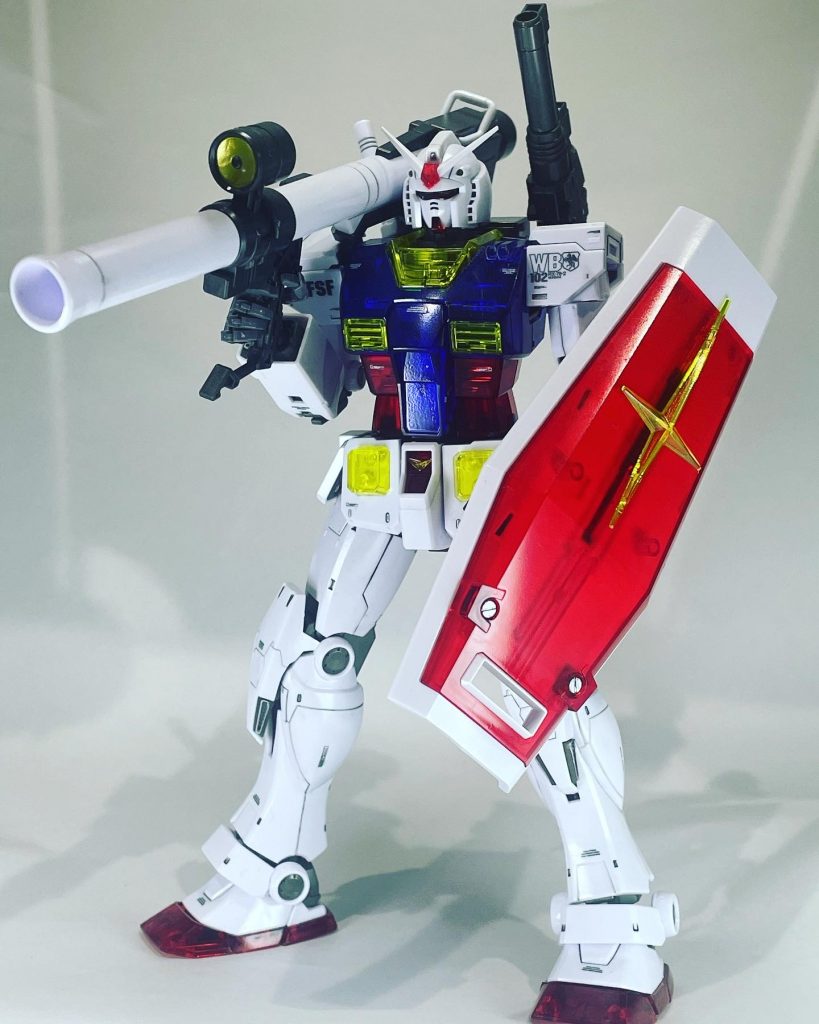 手の武器をもたせるギミック、使いやすそうですがなかなか硬くて割れてしまわないか不安です。