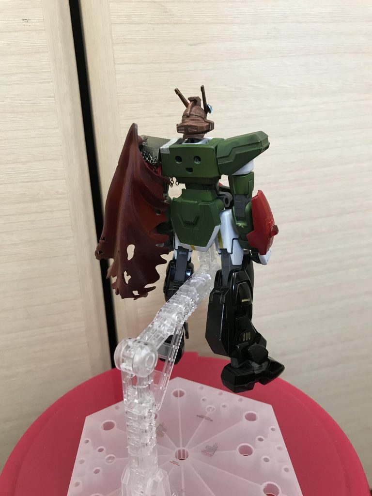 後ろマントはRGクロスボーンガンダムのABCマントを使用。素体はスターゲイザーその他はジュピターヴのパーツを使用してます